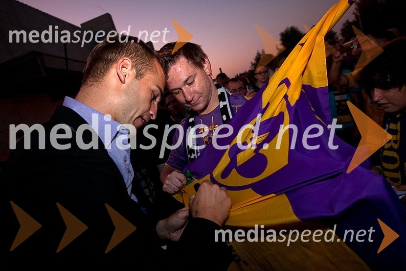 Dalibor Volaš, nogometaš NK Maribor in ...Vrnitev nogometašev NK Maribor po zmagi za Evropo nad Glasgow Rangers