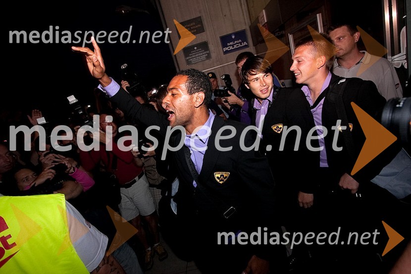 Marcos Tavares, Etien Velikonja, Arghus Soares Bordnignon, nogometaši NK MariborVrnitev nogometašev NK Maribor po zmagi za Evropo nad Glasgow Rangers