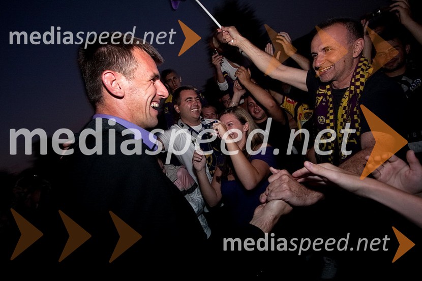 Jasmin Handanović, nogometaš NK MariborVrnitev nogometašev NK Maribor po zmagi za Evropo nad Glasgow Rangers