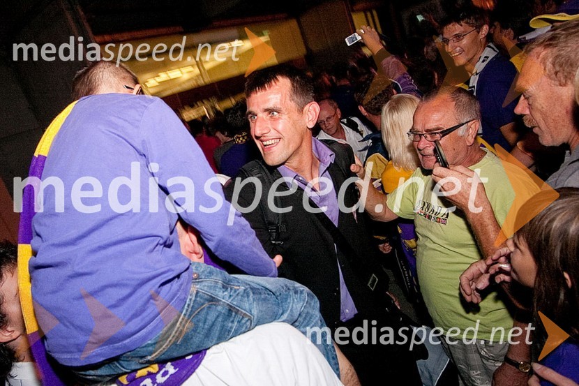 Jasmin Handanović, nogometaš NK MariborVrnitev nogometašev NK Maribor po zmagi za Evropo nad Glasgow Rangers