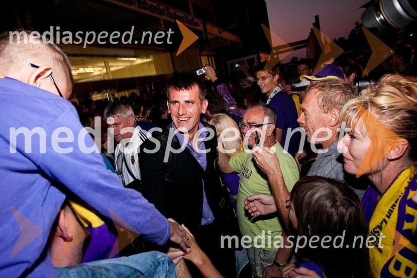 Jasmin Handanović, nogometaš NK MariborVrnitev nogometašev NK Maribor po zmagi za Evropo nad Glasgow Rangers