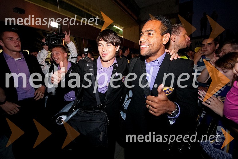 Etien Velikonja, Marcos Tavares, nogometaša NK MariborVrnitev nogometašev NK Maribor po zmagi za Evropo nad Glasgow Rangers