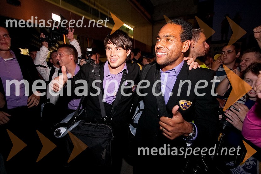 Etien Velikonja, Marcos Tavares, nogometaša NK MariborVrnitev nogometašev NK Maribor po zmagi za Evropo nad Glasgow Rangers