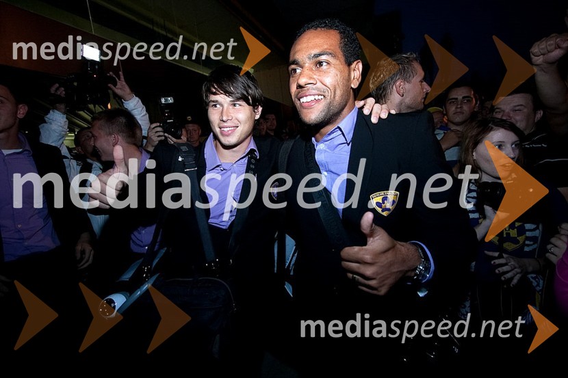 Etien Velikonja, Marcos Tavares, nogometaša NK MariborVrnitev nogometašev NK Maribor po zmagi za Evropo nad Glasgow Rangers