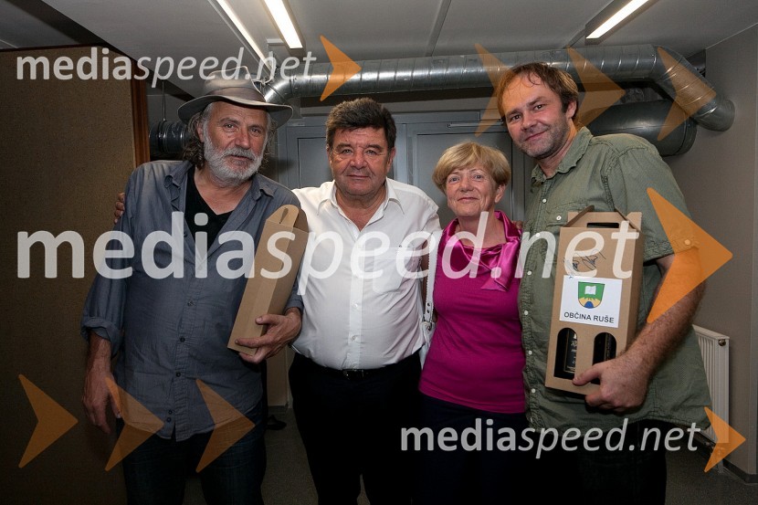 Rade Šerbedžija, igralec in pevec, Uroš Štanc, župan občine Ruše s soprogo in Jure Ivanušič, igralec ter glasbenik12. festival letni oder Ruše, koncert Rade Šerbedžija in Jure Ivanušič