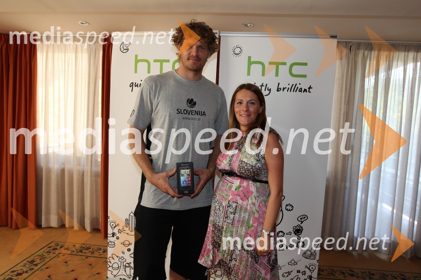 Košarkarska reprezentanca SlovenijePredaja telefonov HTC košarkarski reprezentanci Slovenije