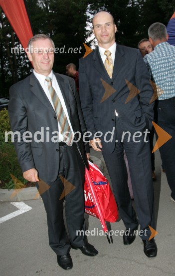 Janez Bukovnik, predsednik uprave Športna loterija d.d. in Marko Kryžanowski, predsednik uprave PetrolaPredstavitev in tiskovna konferenca alpske smučarske reprezentance za sezono 2006/07