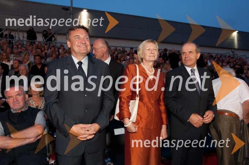 Zoran Janković, župan Mestne občine Ljubljana, Ivan Svetlik, minister za delo, družino in socialne zadeve s soprogoKristalna palača v BTC, otvoritev najvišje stavbe v Sloveniji