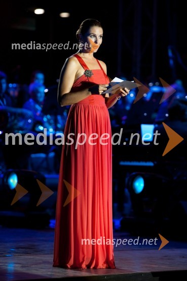 Bernarda Žarn, voditeljicaKristalna palača v BTC, otvoritev najvišje stavbe v Sloveniji