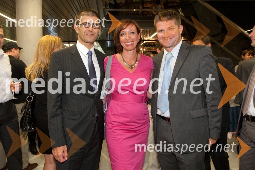 Matjaž Rakovec, predsednik uprave zavarovalnice Triglav, Ladeja Godina Košir, direktorica marketinga družbe Delo d.d. in Dejan Turk, predsednik uprave SimobilKristalna palača v BTC, otvoritev najvišje stavbe v Sloveniji