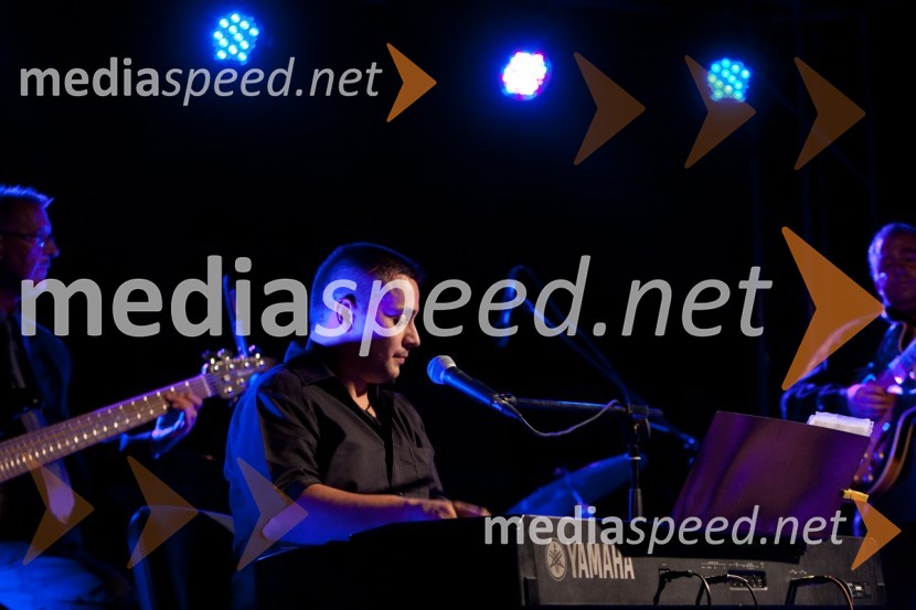 Uroš Perič, glasbenikKristalna palača v BTC, otvoritev najvišje stavbe v Sloveniji