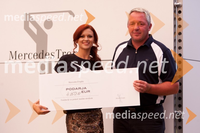 Nina Osenar in Štefan Vöröš direktor AutocommerceMercedes Trophy 2011, golf turnir