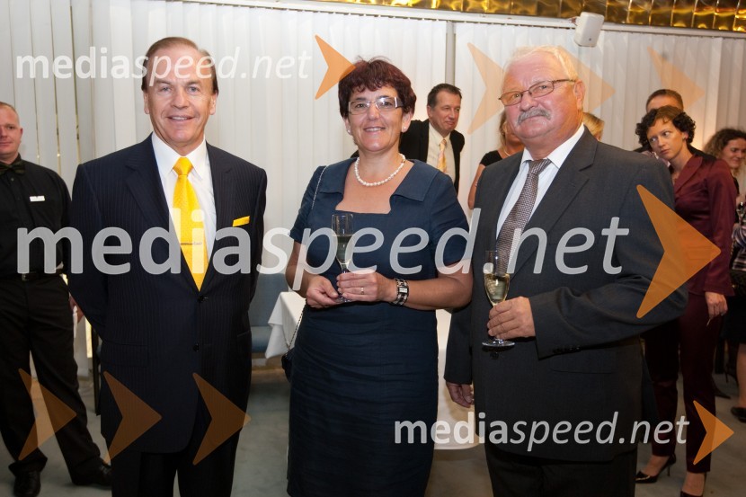 Jože Anderlič, direktor Kranjske investicijske družbe d.o.o. in lastnik hotela Mons, ... in Anton Maver, župan občine Mokronog

 

Festival Ljubljana 2011: Koncert opernih arij