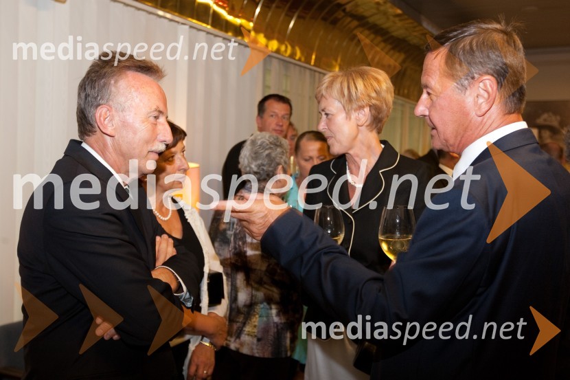 	Dr. France Arhar, predsednik uprave UniCredit Bank s soprogo, Cvetka Selšek, predsednica upravnega odbora SKB in soprog Jernej Kosmač, DZSFestival Ljubljana 2011: Koncert opernih arij