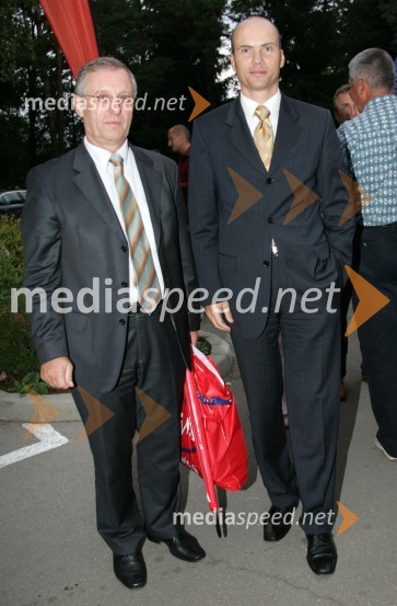 Janez Bukovnik, predsednik uprave Športna loterija d.d. in Marko Kryžanowski, predsednik uprave PetrolaPredstavitev in tiskovna konferenca alpske smučarske reprezentance za sezono 2006/07
