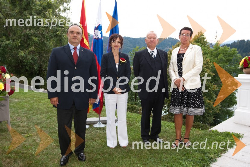 Igor Popov, veleposlanik Republike Makedonije v Sloveniji, soproga Maja Popova, Janez Bohorič, nekdanji predsednik uprave Sava d.d., častni konzur Republike Makedonije v Republiki Slovenij in soproga Polonca OblakSprejem Veleposlaništva Republike Makedonije ob Dnevu neodvisnosti in 20. obletnici Republike Makedonije