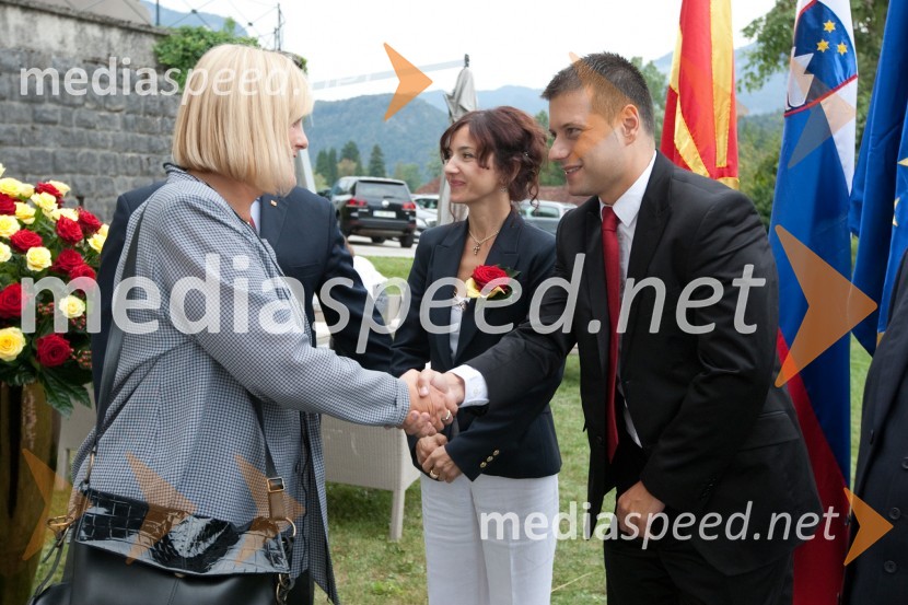 Darja Radič in 	Peter Chulev, namestnik veleposlanika MakedonijeSprejem Veleposlaništva Republike Makedonije ob Dnevu neodvisnosti in 20. obletnici Republike Makedonije