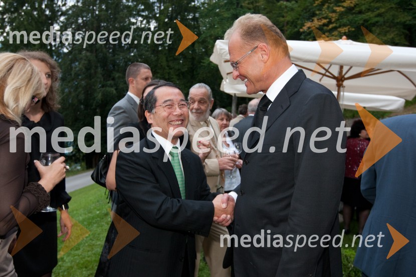 Toshimitsu Ishigure, veleposlanik Japonske v Sloveniji in 	Janez Škrabec, direktor podjetja Riko d.o.o.Sprejem Veleposlaništva Republike Makedonije ob Dnevu neodvisnosti in 20. obletnici Republike Makedonije