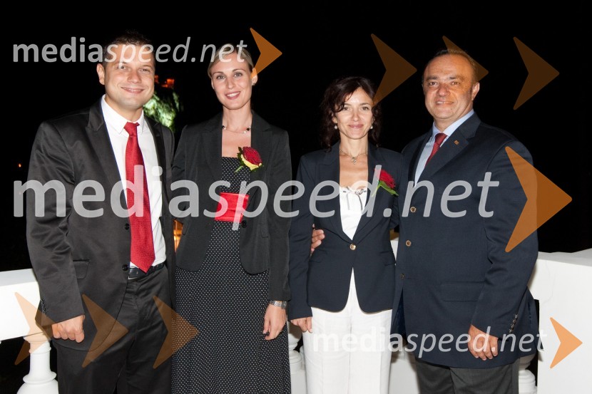 Peter Chulev, namestnik veleposlanika Makedonije, soproga Biljana, Igor Popov, Veleposlanik Makedonije v Sloveniji in soproga Maja PopovaSprejem Veleposlaništva Republike Makedonije ob Dnevu neodvisnosti in 20. obletnici Republike Makedonije