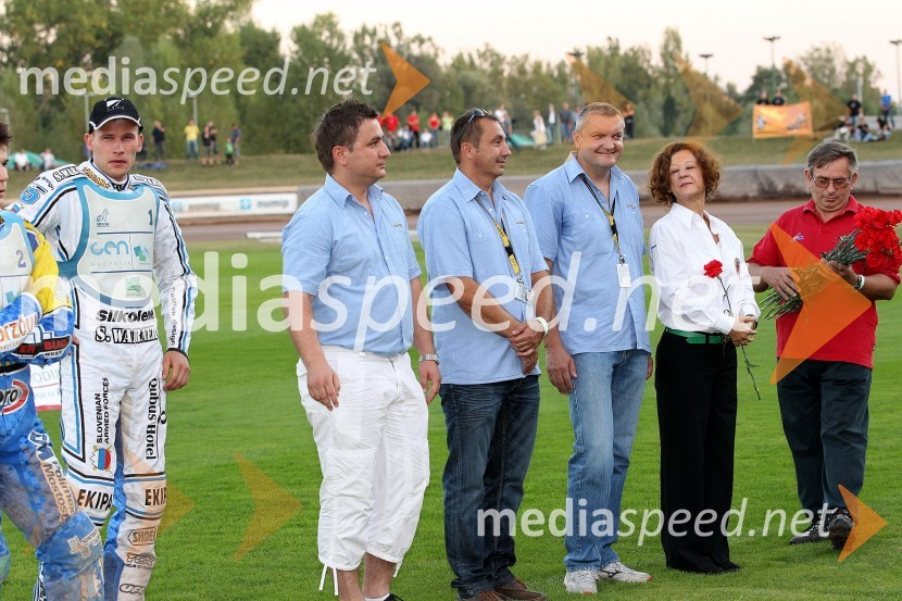 Matej Žagar, Gregor Arenšek, Andrej Matjašec, Igor Kolenko, Violeta Freeland, predsednica AMD KrškoSpeedway, državno prvenstvo posameznikov Slovenije in Hvaške, 4. dirka - finale