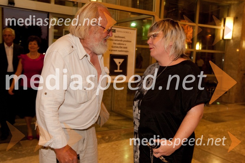 Dare Valič, igralec in Ira Ratej, umetniška vodja SNG Nova GoricaKdor sam do večera potuje skozi svet, premiera SNG Nova Gorica