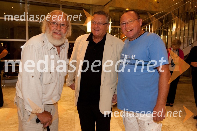 Dare Valič, igralec, Dušan Mlakar, režiser in Nace Junkar, pevecKdor sam do večera potuje skozi svet, premiera SNG Nova Gorica