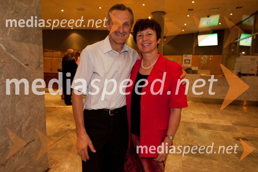 Marjan Širaj, Ajpes, soproga MiraKdor sam do večera potuje skozi svet, premiera SNG Nova Gorica