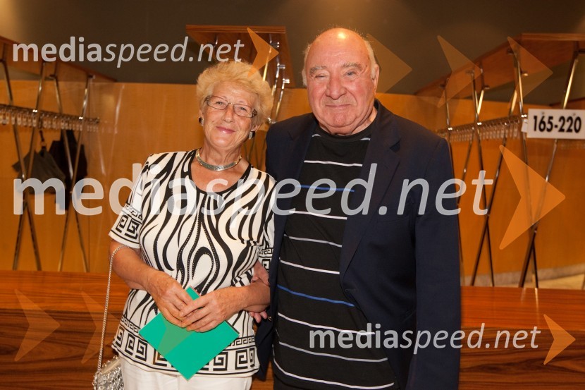 Anton Nanut, dirigent, soproga MilojkaKdor sam do večera potuje skozi svet, premiera SNG Nova Gorica