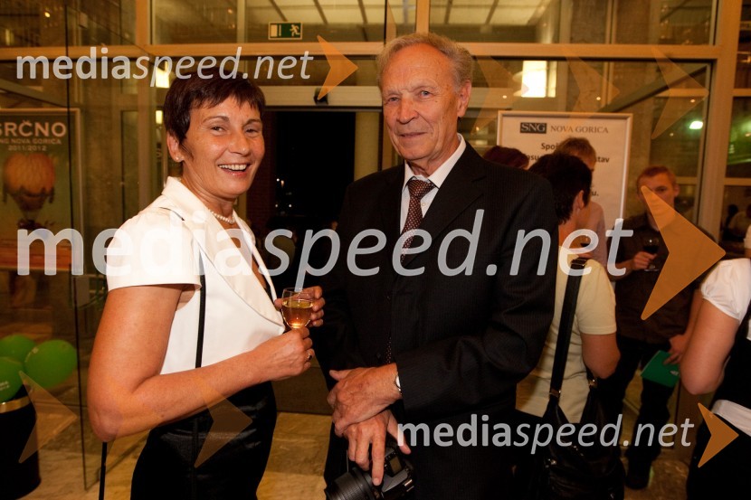 Ingrid Kašca Bucik, novinarka in Bogo Rusjan, oče režiserke in igralke Nede Rusjan BricKdor sam do večera potuje skozi svet, premiera SNG Nova Gorica
