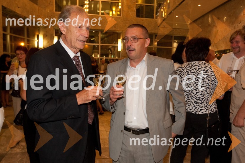 Bogo Rusjan, oče režiserke in igralke Nede Rusjan Bric in Aleš Bucik, župan občine Renče VogrskoKdor sam do večera potuje skozi svet, premiera SNG Nova Gorica