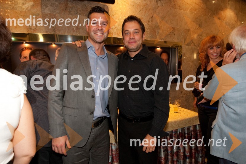 Matjaž Nemec, tajnik predsednika vlade in Matej Arčon, župan Nove GoriceKdor sam do večera potuje skozi svet, premiera SNG Nova Gorica