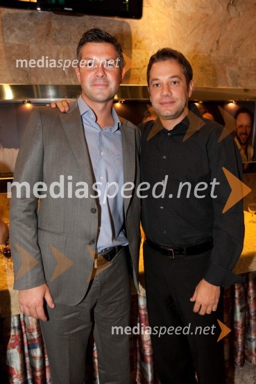 Matjaž Nemec, tajnik predsednika vlade in Matej Arčon, župan Nove GoriceKdor sam do večera potuje skozi svet, premiera SNG Nova Gorica