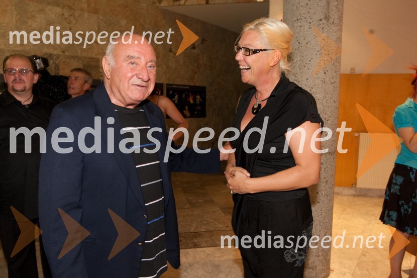 Anton Nanut, dirigent in Neda Rusjan Bric, igralka, režiserkaKdor sam do večera potuje skozi svet, premiera SNG Nova Gorica