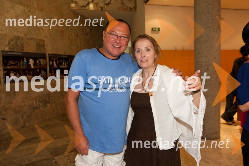 Nace Junkar, pevec in Dušanka Ristič, igralkaKdor sam do večera potuje skozi svet, premiera SNG Nova Gorica