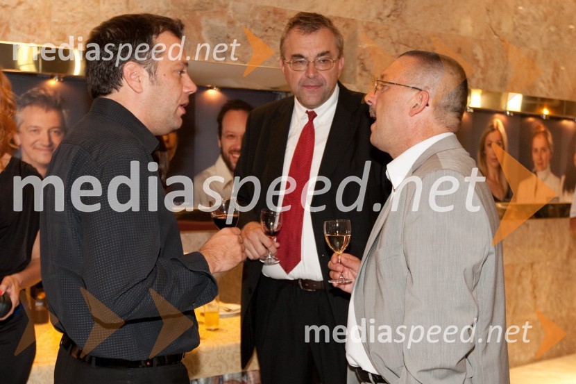 Matej Arčon, župan Nove Gorice, 	Borut Bašin, odnosi z javnostjo SNG Nova Gorica  in Aleš Bucik, župan občine Renče VogrskoKdor sam do večera potuje skozi svet, premiera SNG Nova Gorica