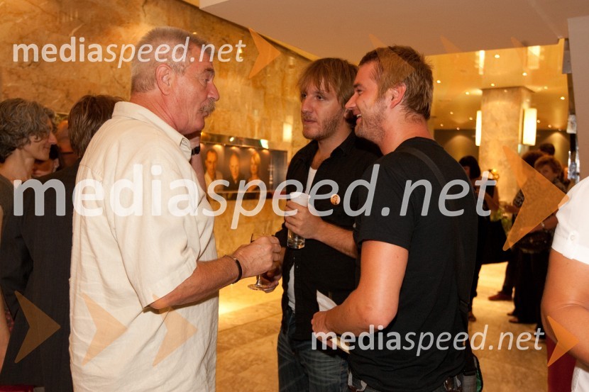 Branko Ličen, igralec, Matej Puc, igralec in Kristijan Guček, igralecKdor sam do večera potuje skozi svet, premiera SNG Nova Gorica