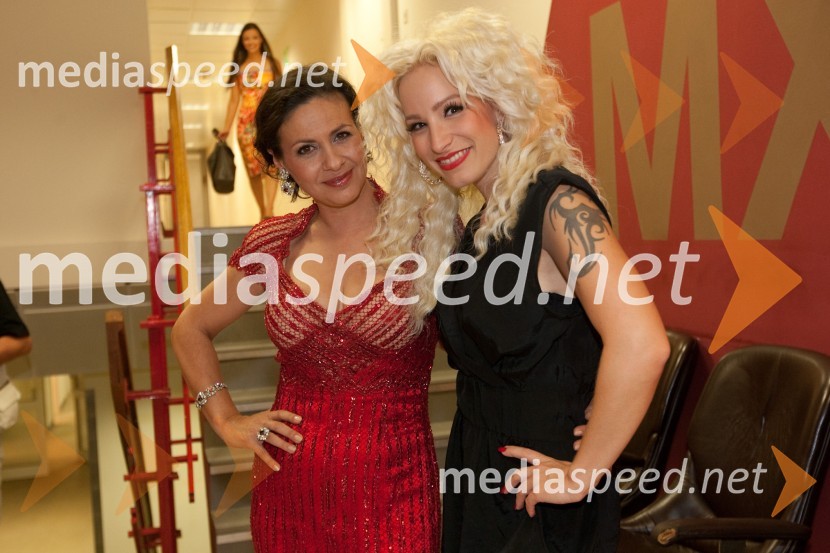 Darja Švajger, pevka in Alya, pevkaSlovenska popevka 2011