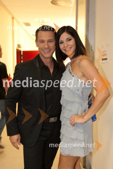 Marko Vozelj, pevec in Lea Sirk, pevkaSlovenska popevka 2011