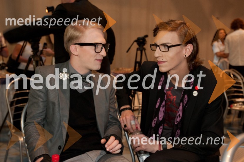 	Erik Maj Potočnik, modni oblikovalec in Matjaž Plošinjak, modni oblikovalecSlovenska popevka 2011