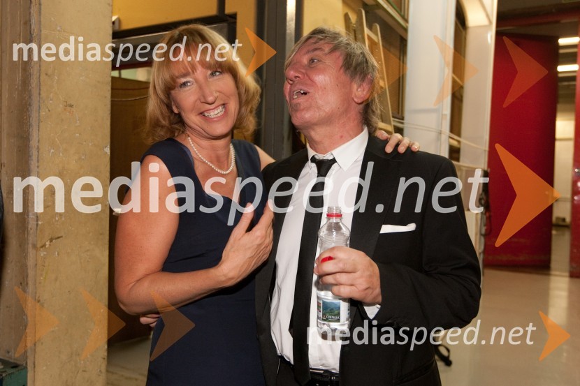 Mojca Menart, vodja založništva na RTV SLO in Slavko Ivančič, pevecSlovenska popevka 2011