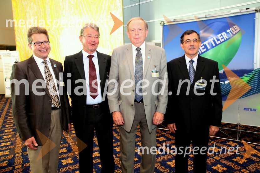 ..., prof. dr. Ulrich Schubert,  predsednik Evropske zveze kemikov, prof. dr. Leiv Sydnes, nekdanji predsednik svetovne zveze IUPAC in prof. dr. Venčeslav Kaučič, predsednik Slovenskega kemijskega društva

 
Slovenski kemijski dnevi 2011