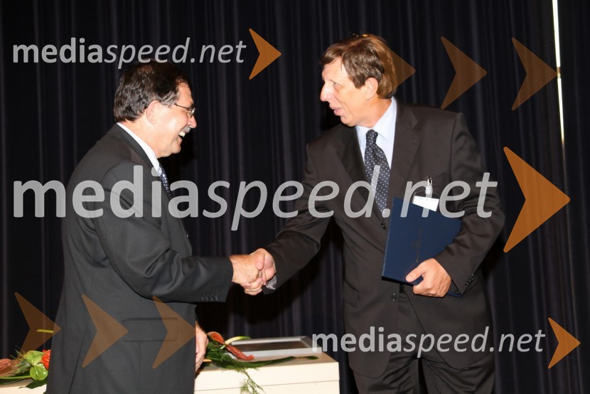 Prof. dr. Venčeslav Kaučič, predsednik Slovenskega kemijskega društva in prof. dr. Željko Knez, dekan Fakultete za kemijo in kemijsko tehnologijo Univerze v MariboruSlovenski kemijski dnevi 2011