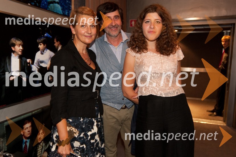Svetlana Visintin, kostumografinja, Leo Kulaš, kostumograf in njuna hči LaraOrkester, premiera SNG Drama Ljubljana