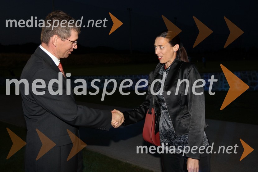 Martin Logar, direktor družbe Summit Avto in dr. Nataša Slak Valek 



Range Rover Evoque, VIP predstavitev