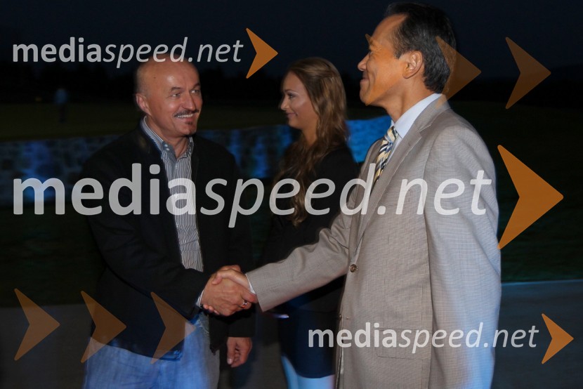 ... in Nakagawa Hiroshi, izvršni direktor Summit AvtaRange Rover Evoque, VIP predstavitev