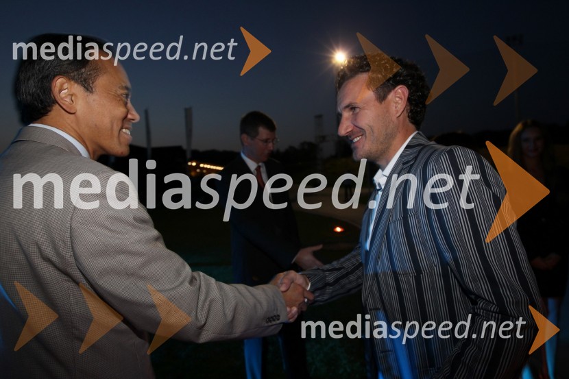 Nakagawa Hiroshi, izvršni direktor Summit Avta in Robert Kupec, direktor podjetja AmbientRange Rover Evoque, VIP predstavitev