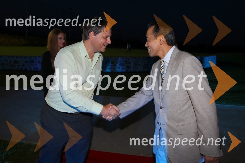 Boštjan Bregar, direktor podjetja Marg in Nakagawa Hiroshi, izvršni direktor Summit AvtaRange Rover Evoque, VIP predstavitev