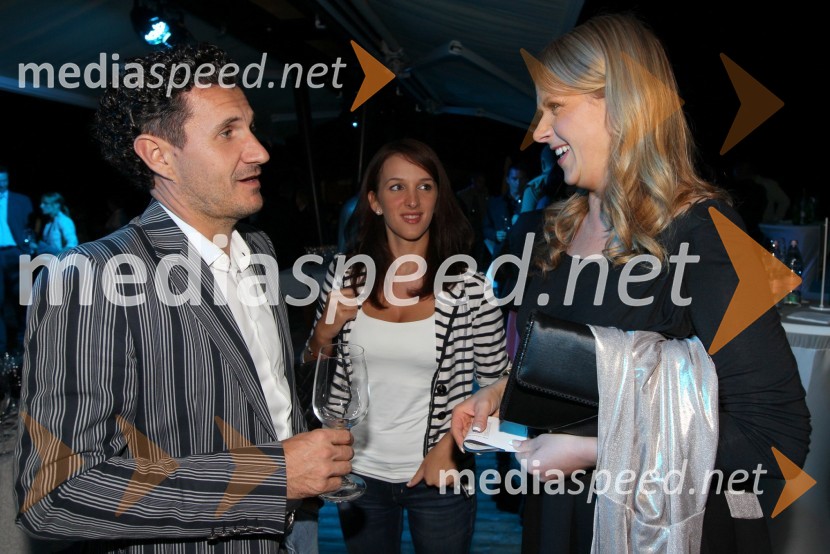 Robert Kupec, direktor podjetja Ambient, ... in Bernarda Trebušak, generalna direktorica družbe NamaRange Rover Evoque, VIP predstavitev