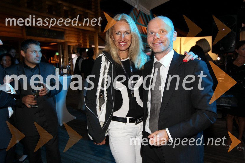 Carmen Dobnik, odvetnica in častna ambasadorka projekta Utrip mesta ter Gregor Benčina, direktor podjetja Jelovica Hiše d.o.oRange Rover Evoque, VIP predstavitev