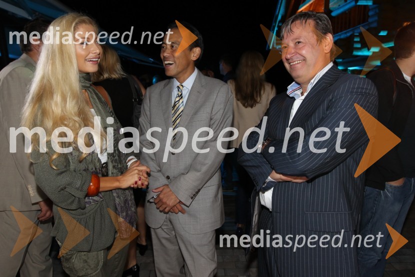 Lucija Gubenšek, TV voditeljica in manekenka, Nakagawa Hiroshi, izvršni direktor Summit Avta in Matjaž Tomlje, poslovnežRange Rover Evoque, VIP predstavitev